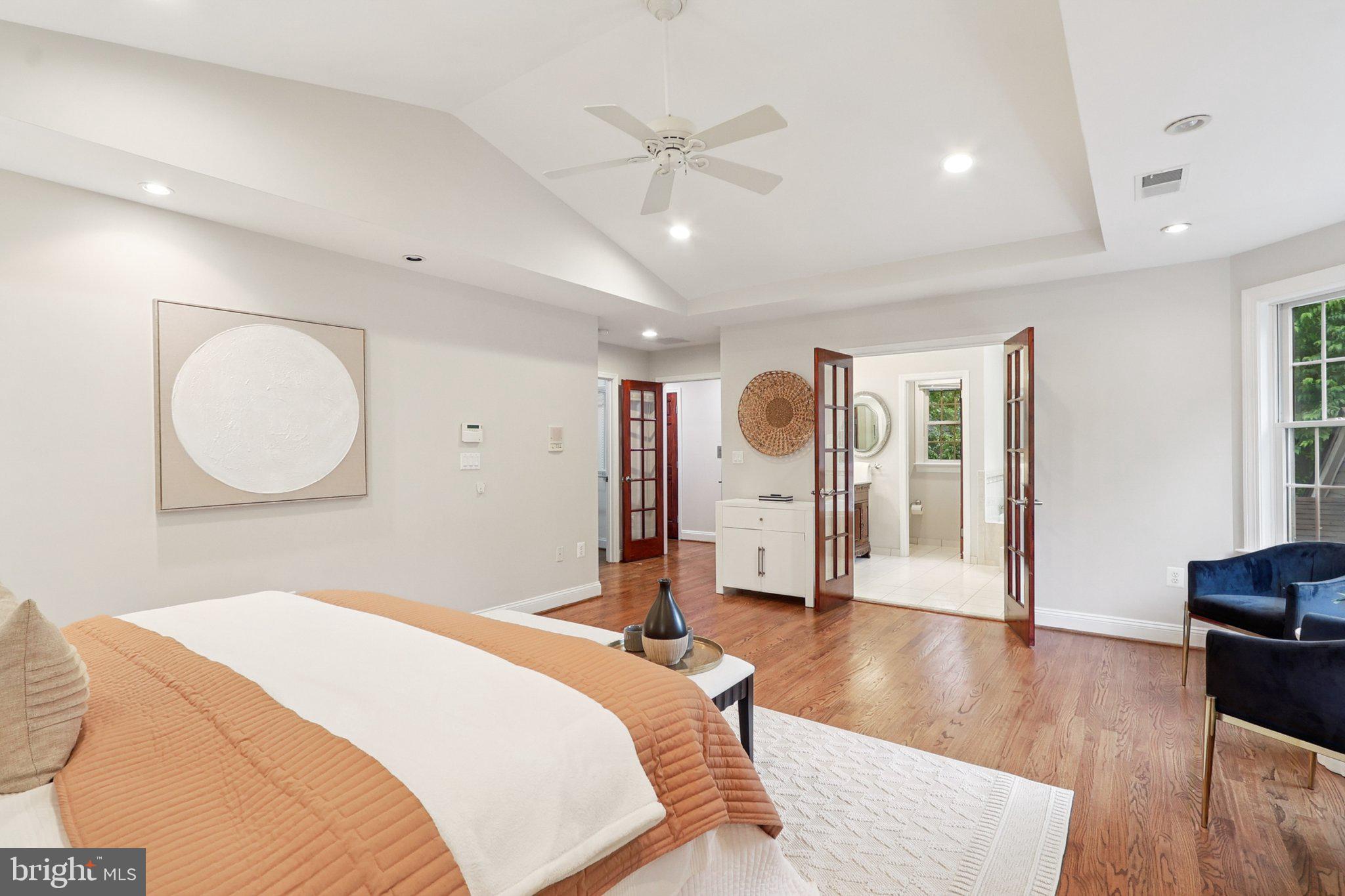 CLARENDON - Residential