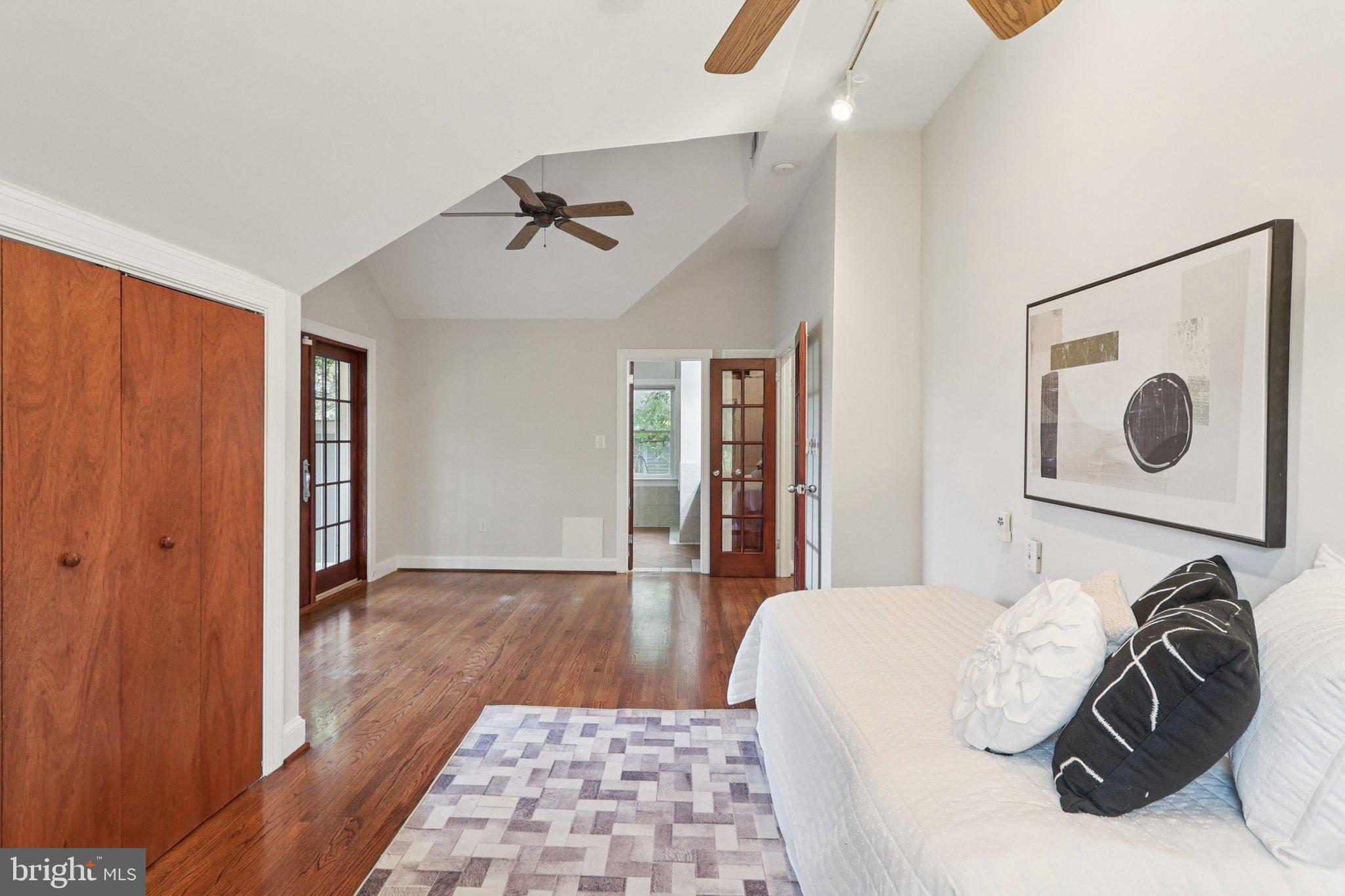 CLARENDON - Residential