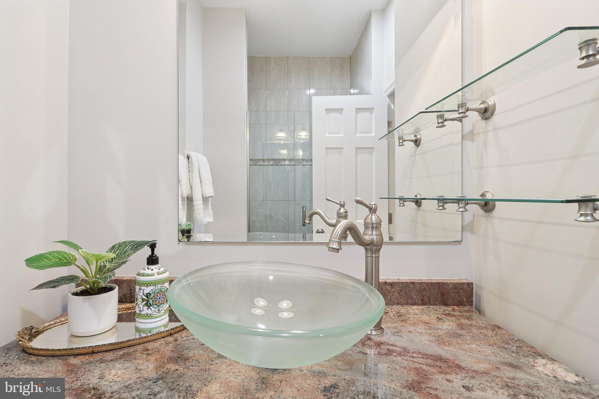 CLARENDON - Residential