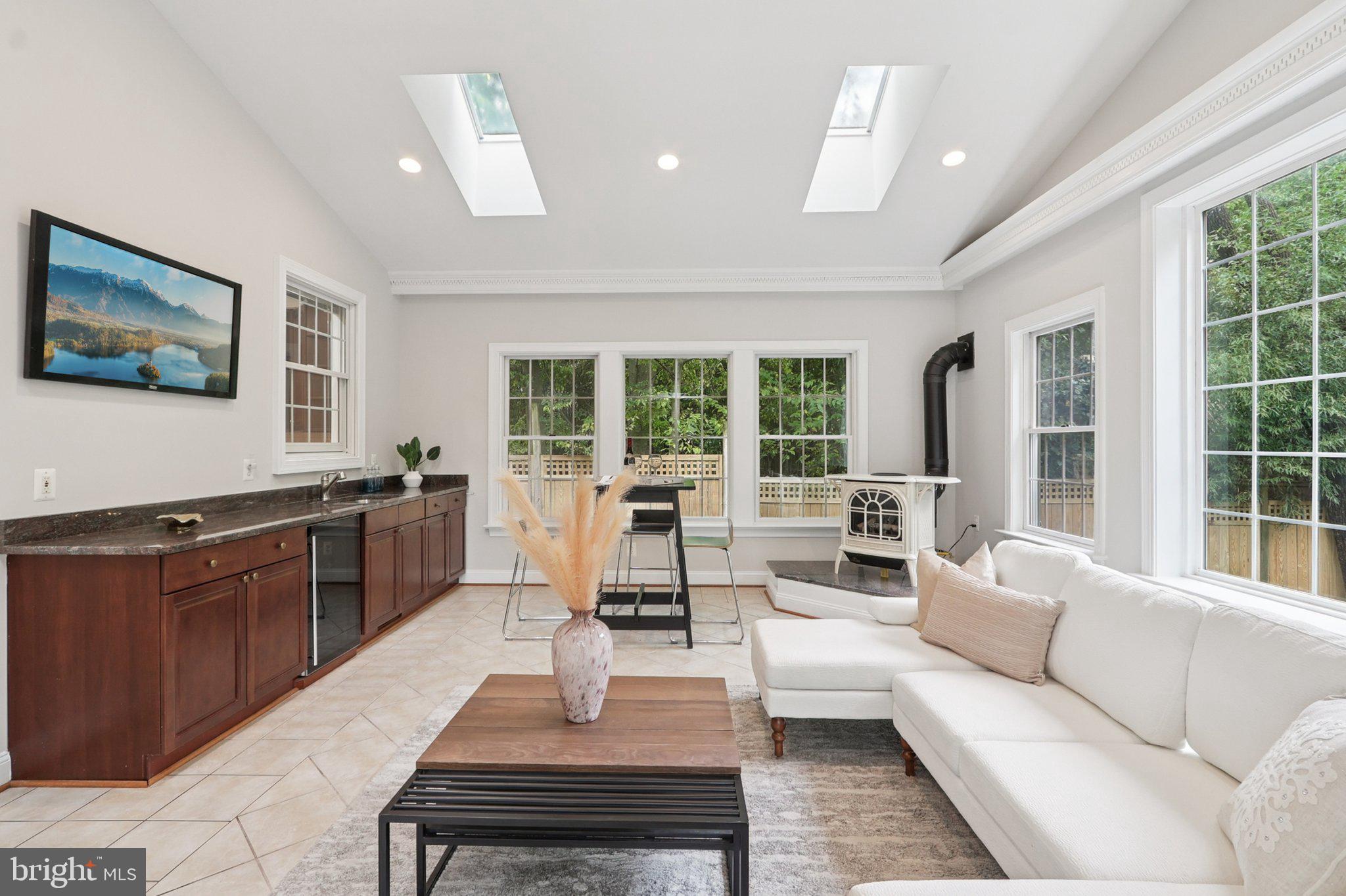 CLARENDON - Residential