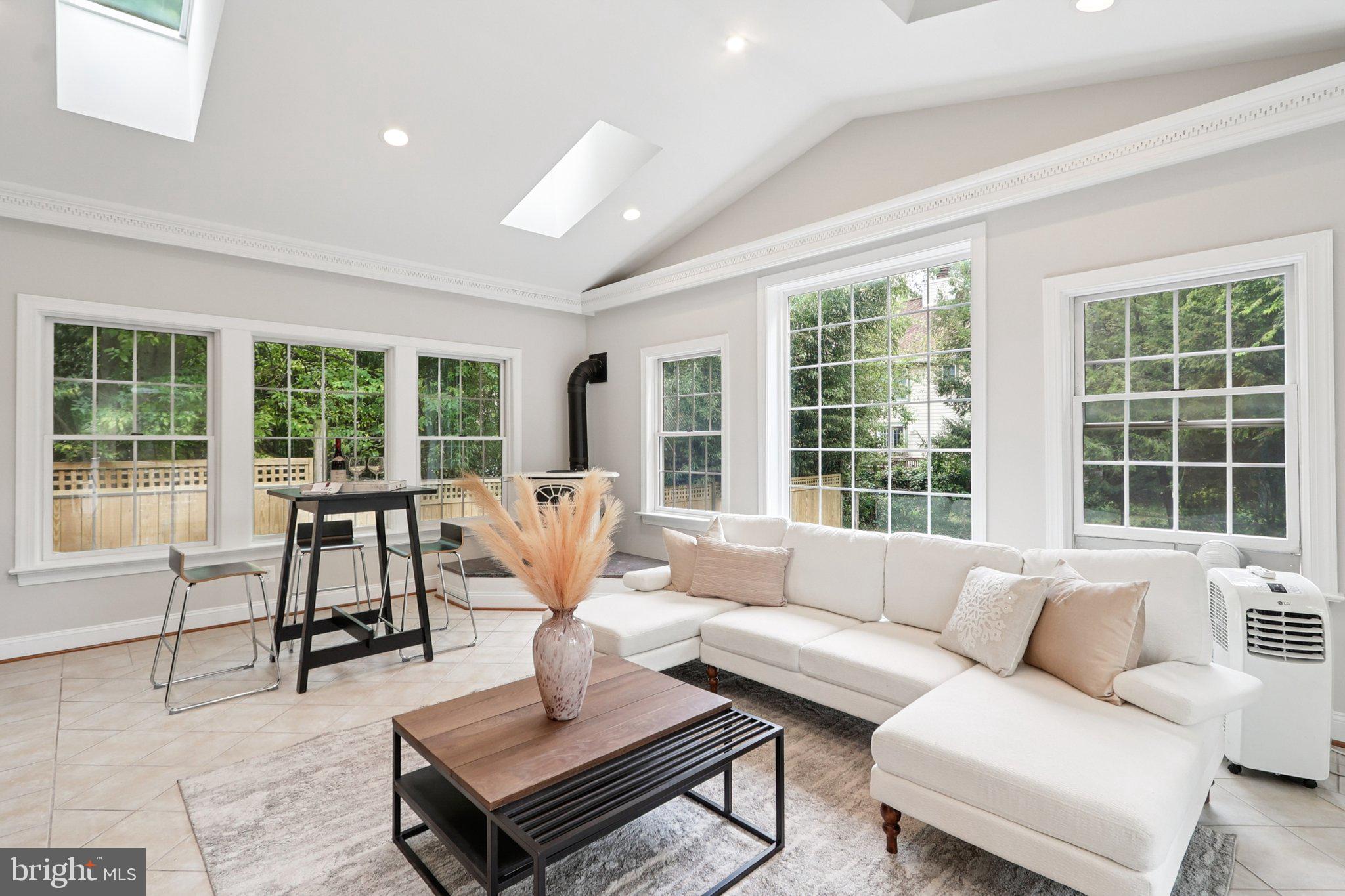 CLARENDON - Residential