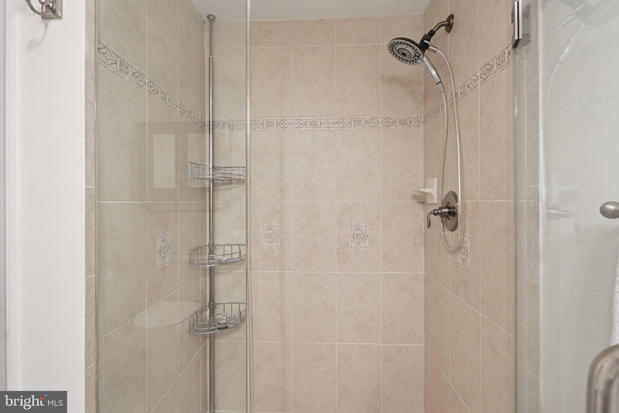 CLARENDON - Residential