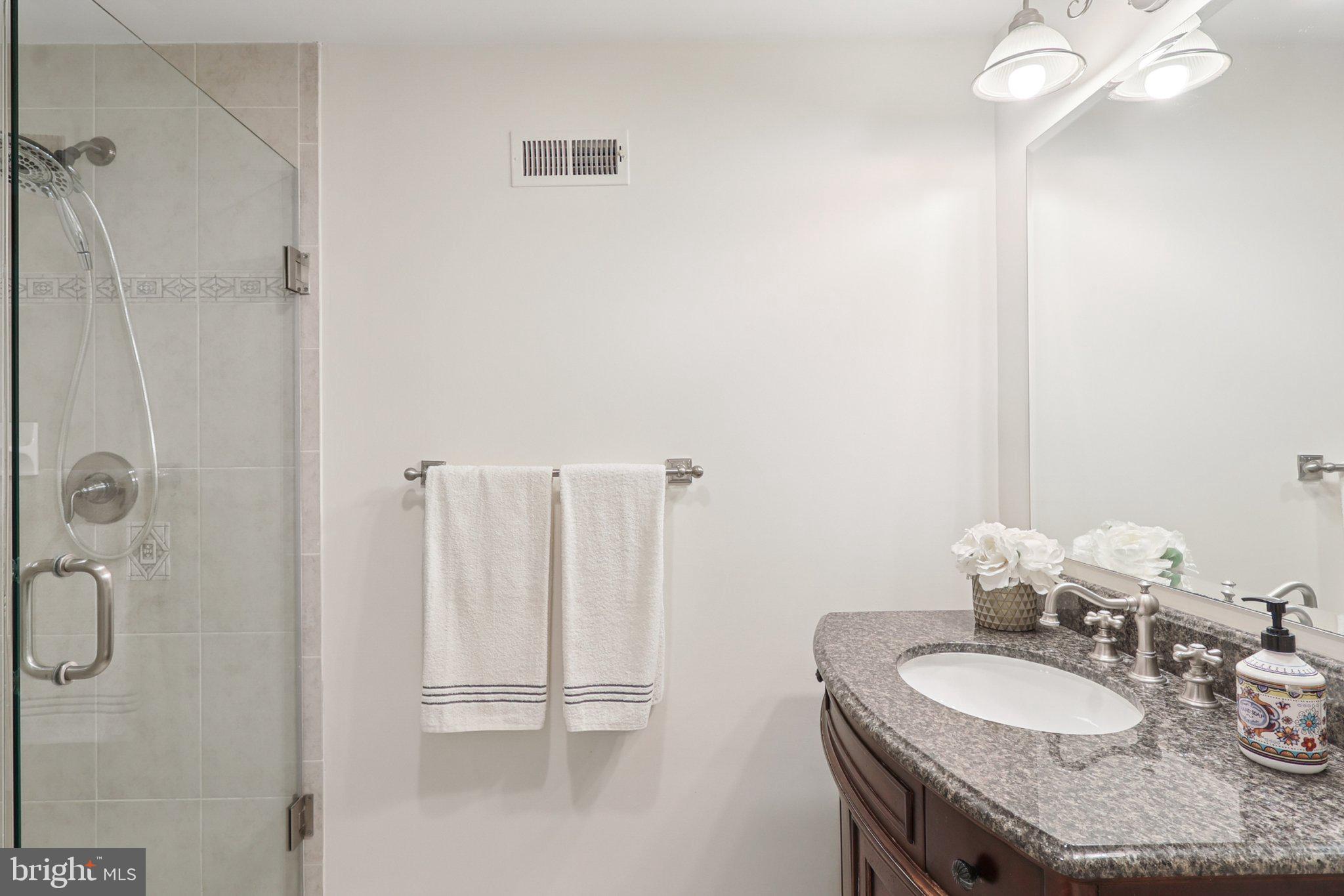 CLARENDON - Residential