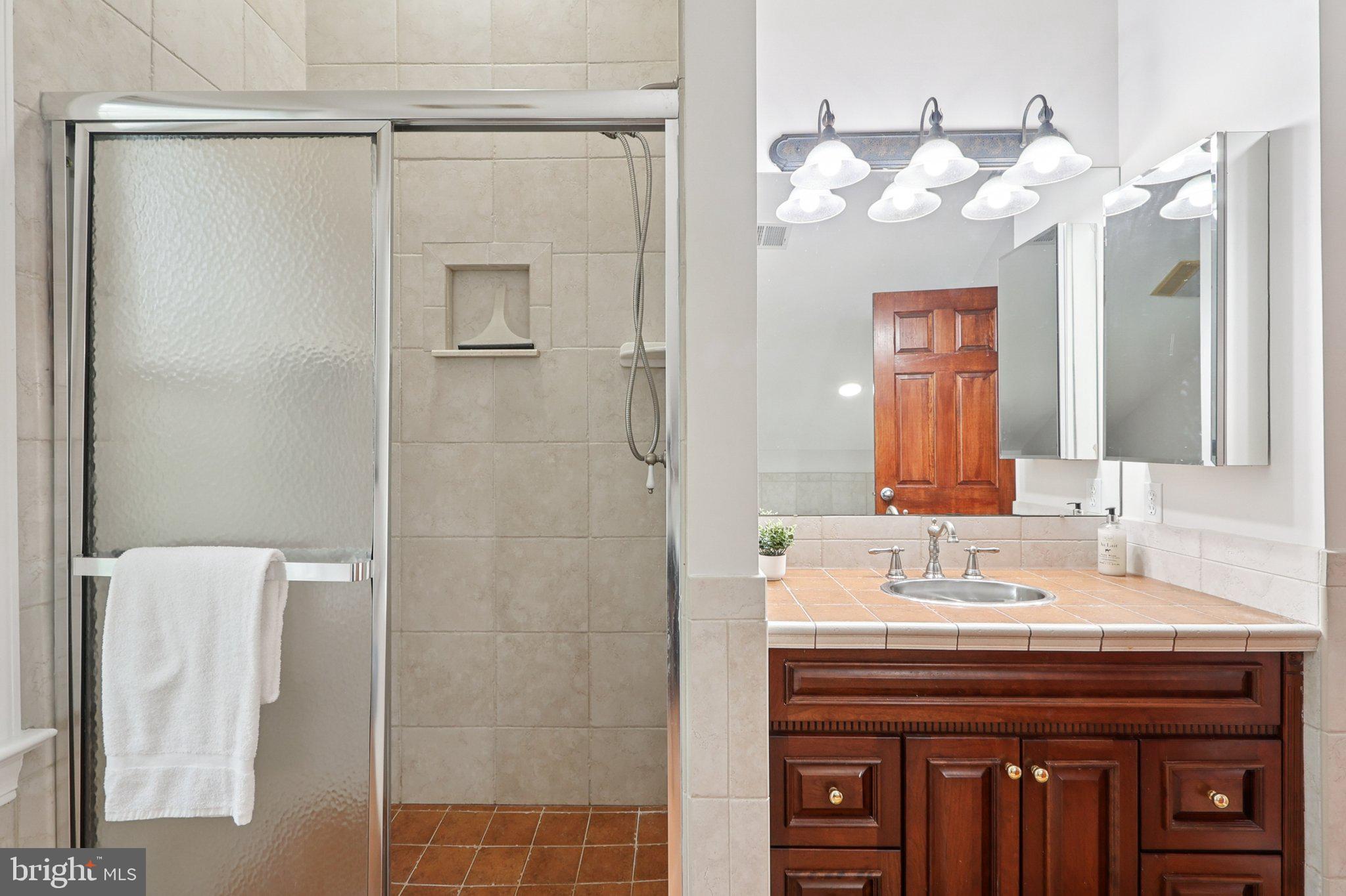 CLARENDON - Residential