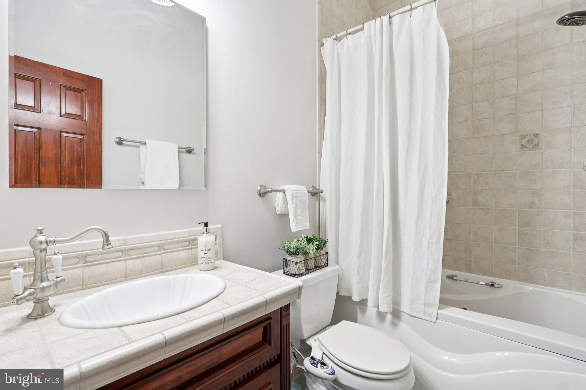 CLARENDON - Residential