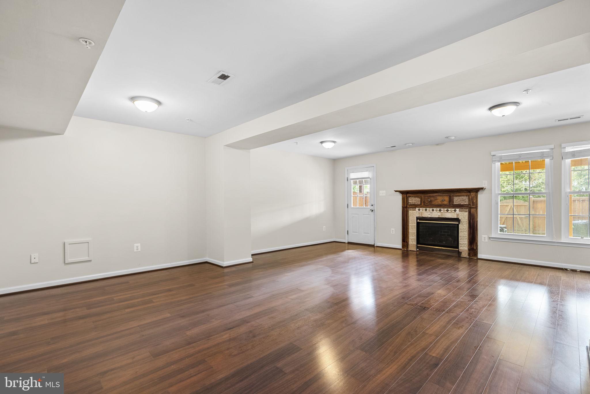 WELLINGTON TRACE - Residential