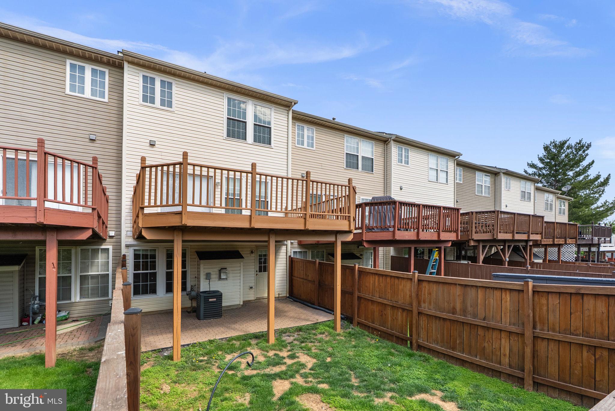 WELLINGTON TRACE - Residential