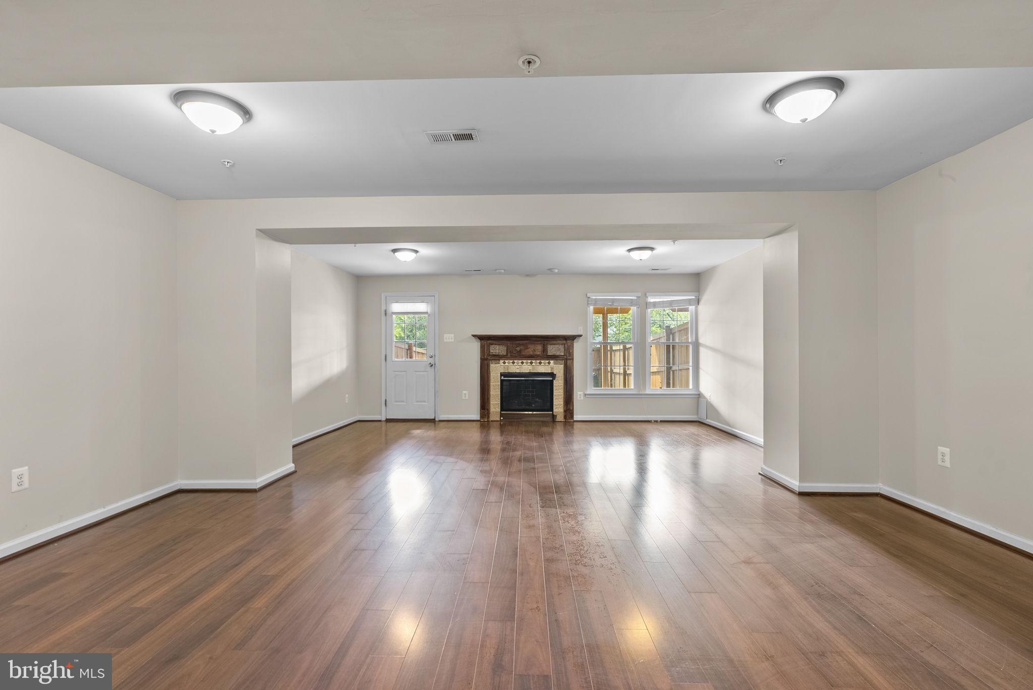 WELLINGTON TRACE - Residential