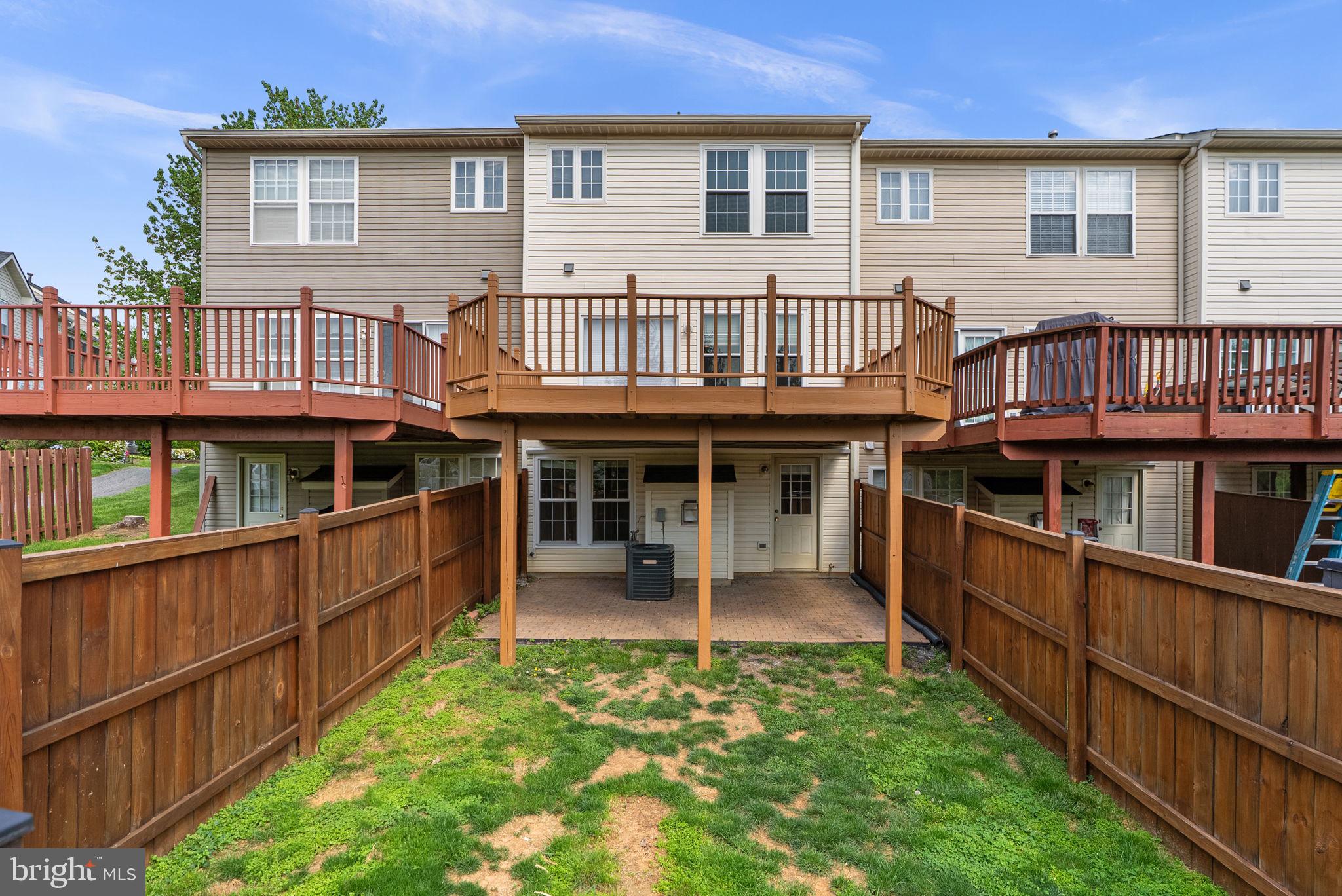 WELLINGTON TRACE - Residential