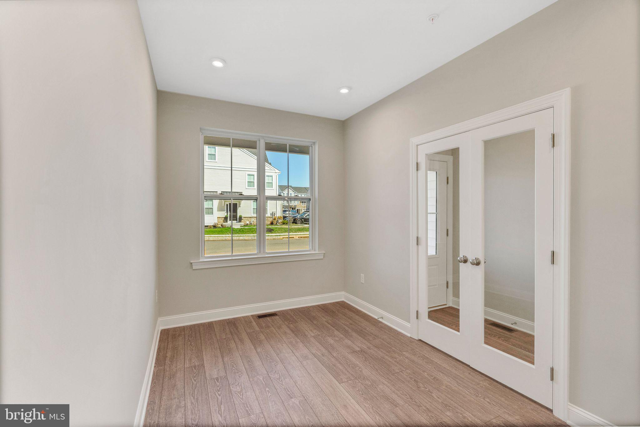 IRONWOOD - Residential Lease