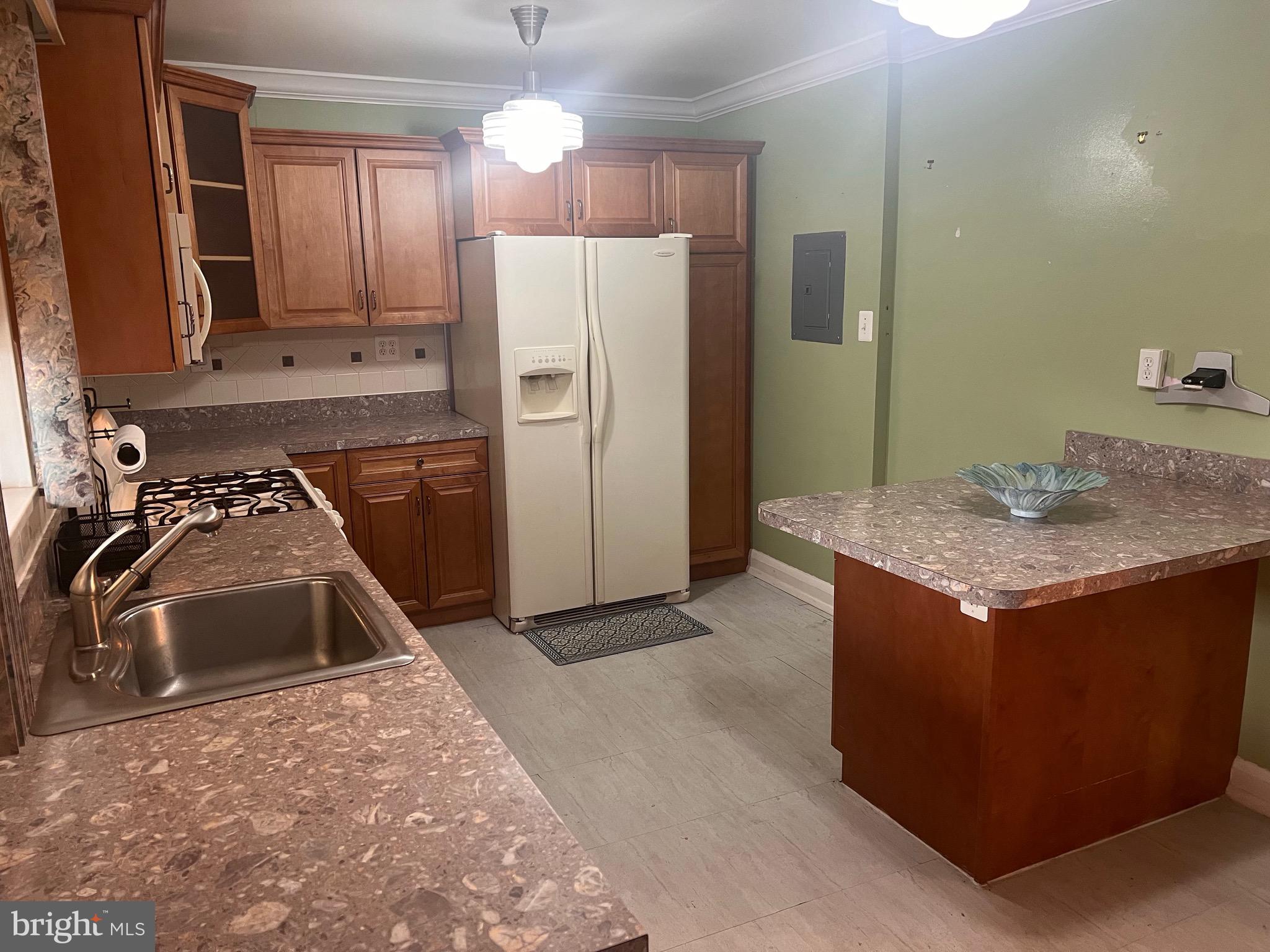 WINDSOR  MILL - Residential