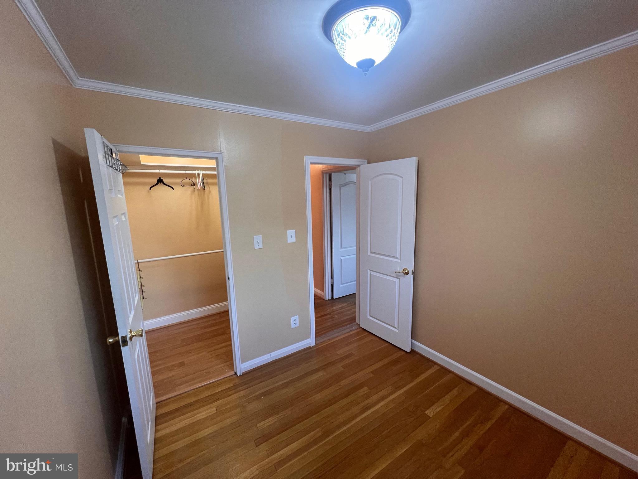 WINDSOR  MILL - Residential