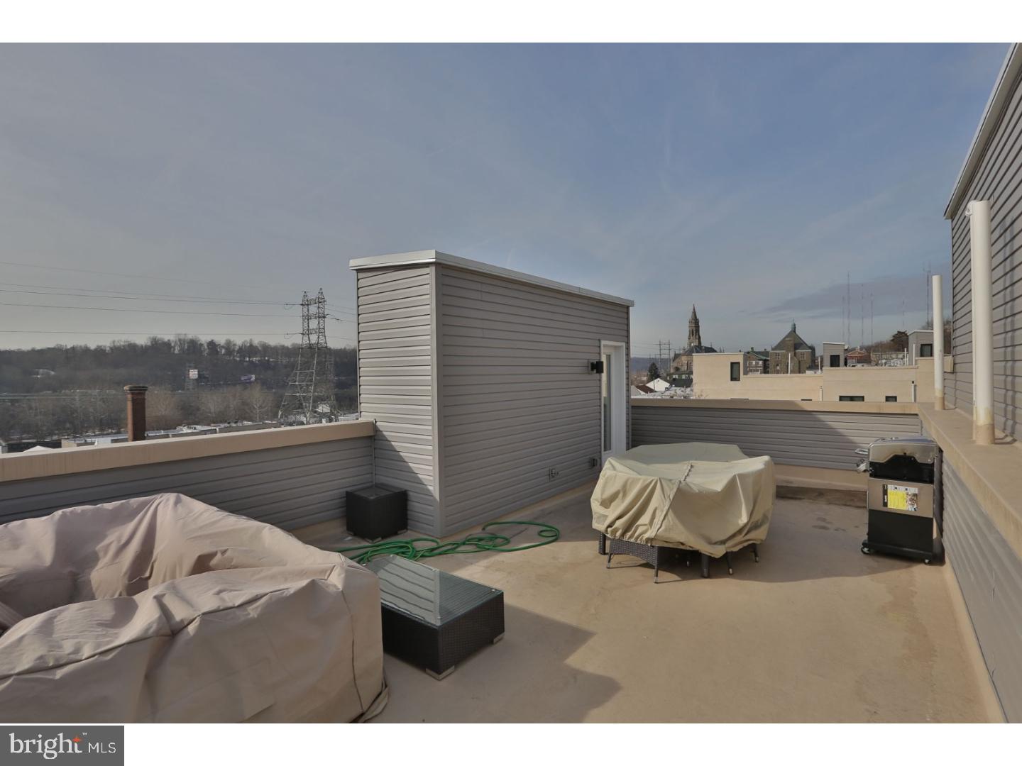 ROXBOROUGH - Residential