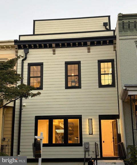 Photo of 1203 G Street NE, WASHINGTON, DC 20002 (MLS # DCDC2249362)