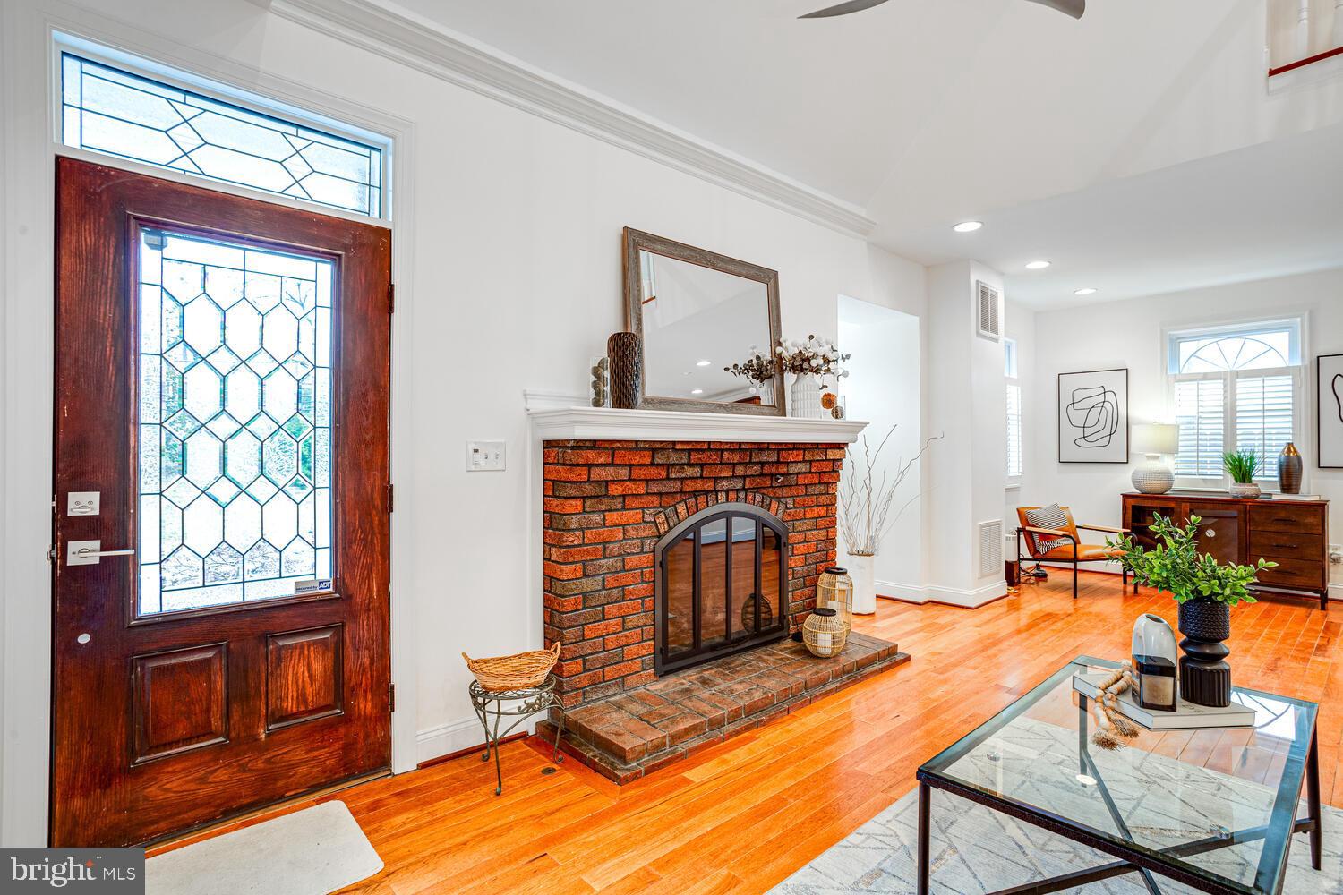 2015 BRANCH AVENUE SE