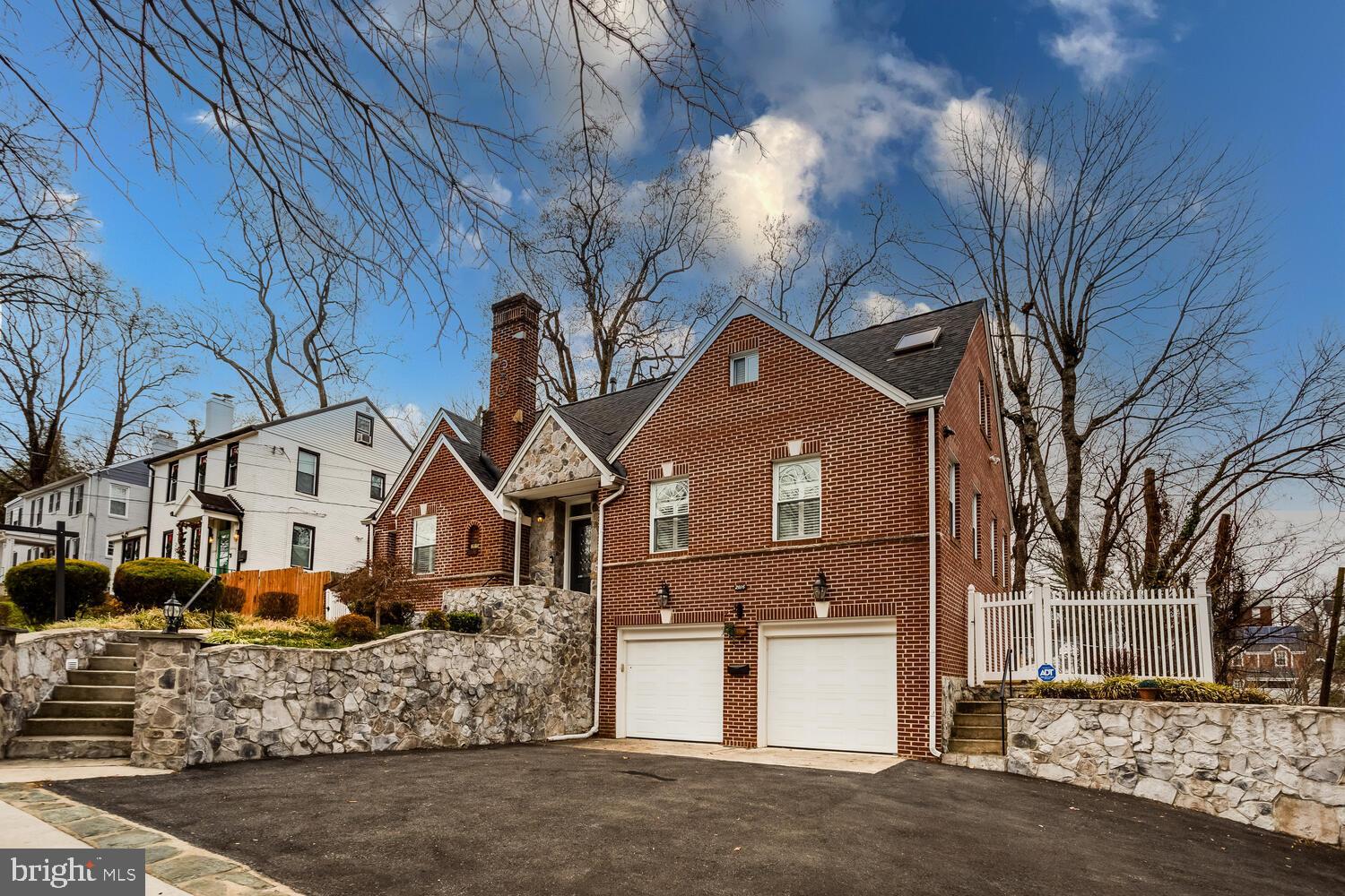 2015 BRANCH AVENUE SE