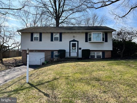 Photo of 132 WATERCRESS LN, ELIZABETHTOWN, PA 17022 (MLS # PALA2031384)