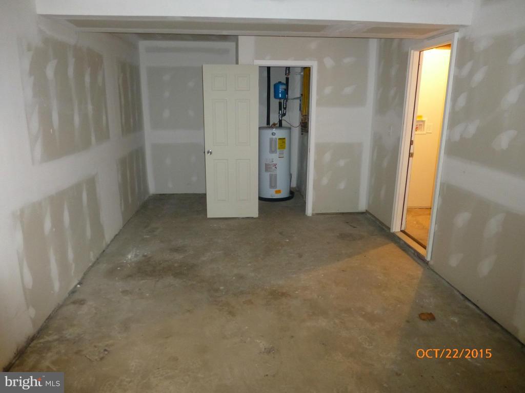 EDGEWATER VILLAGE - Residential