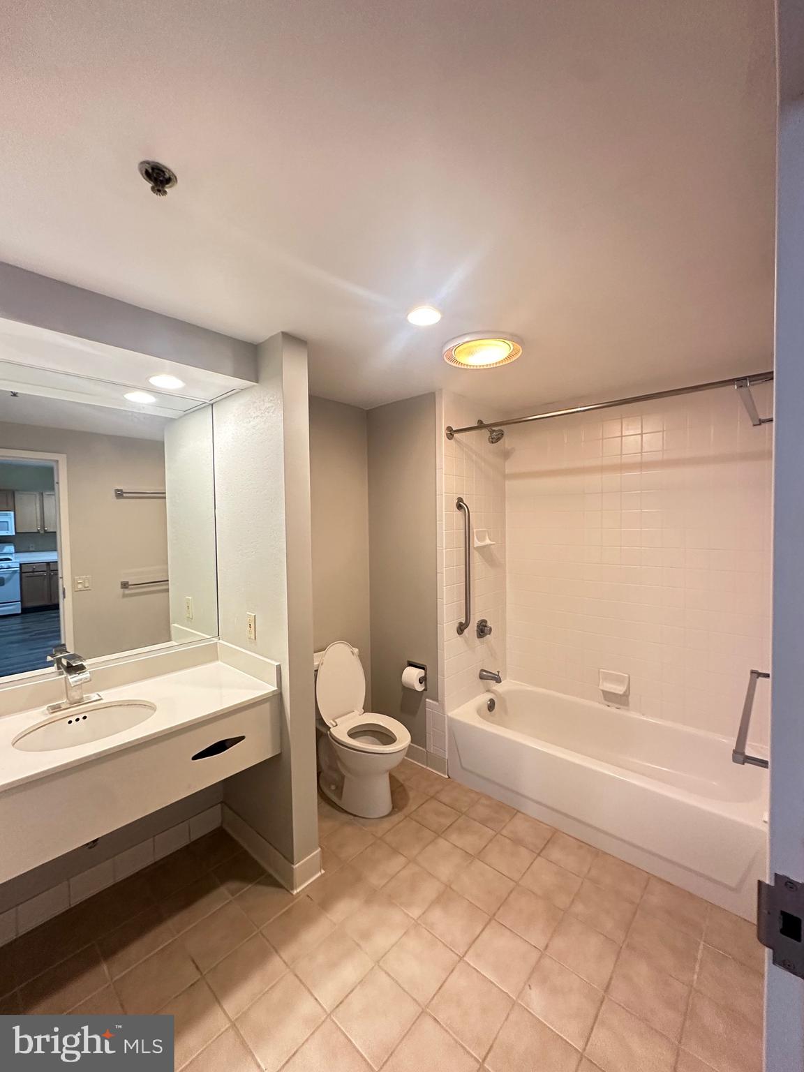 1100 VINE STREET 00 404