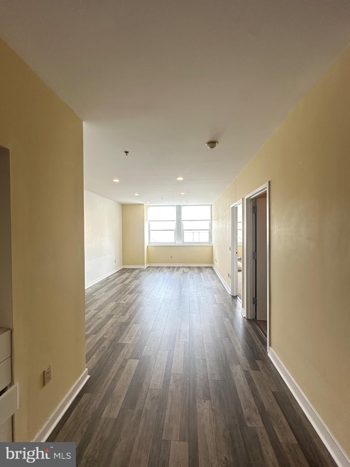 1100 VINE STREET 00 404