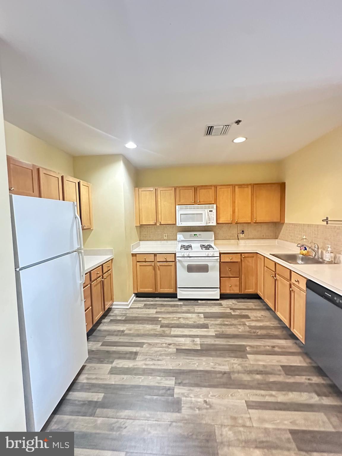 1100 VINE STREET 00 404