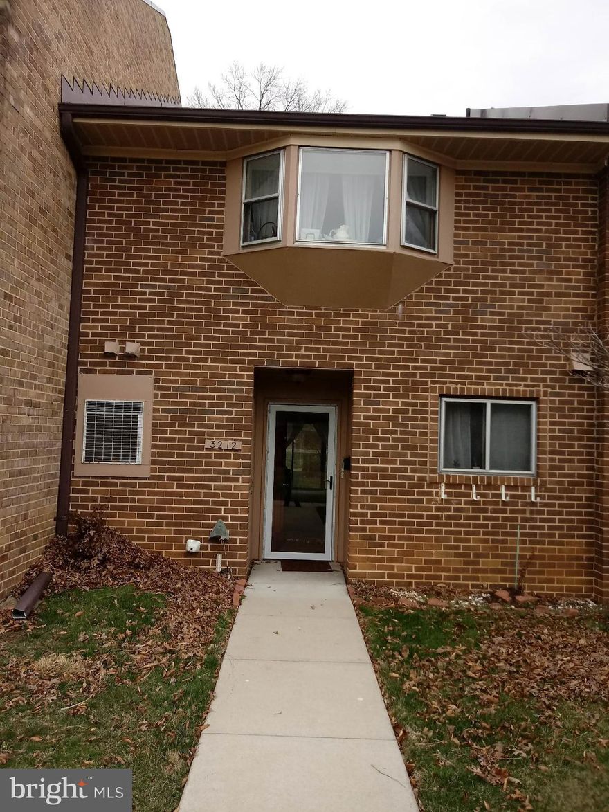 2 Master Bedrooms and 2 1/2 Baths.2 levels Spacious Townhouse, kitchen with lots of cabinets and counter space with new stove. Spacious living room and separate dining room. New carpet and paint.Spacious closet. All The Utilities Included In The Condo Fees; Electric, Water and all lawn work