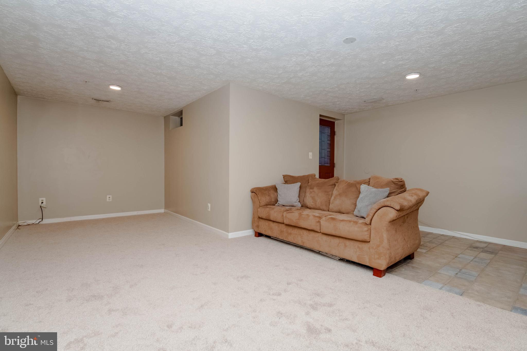 CONSTANT FRIENDSHIP - Residential