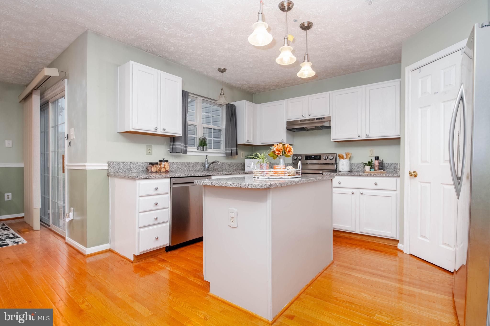 CONSTANT FRIENDSHIP - Residential