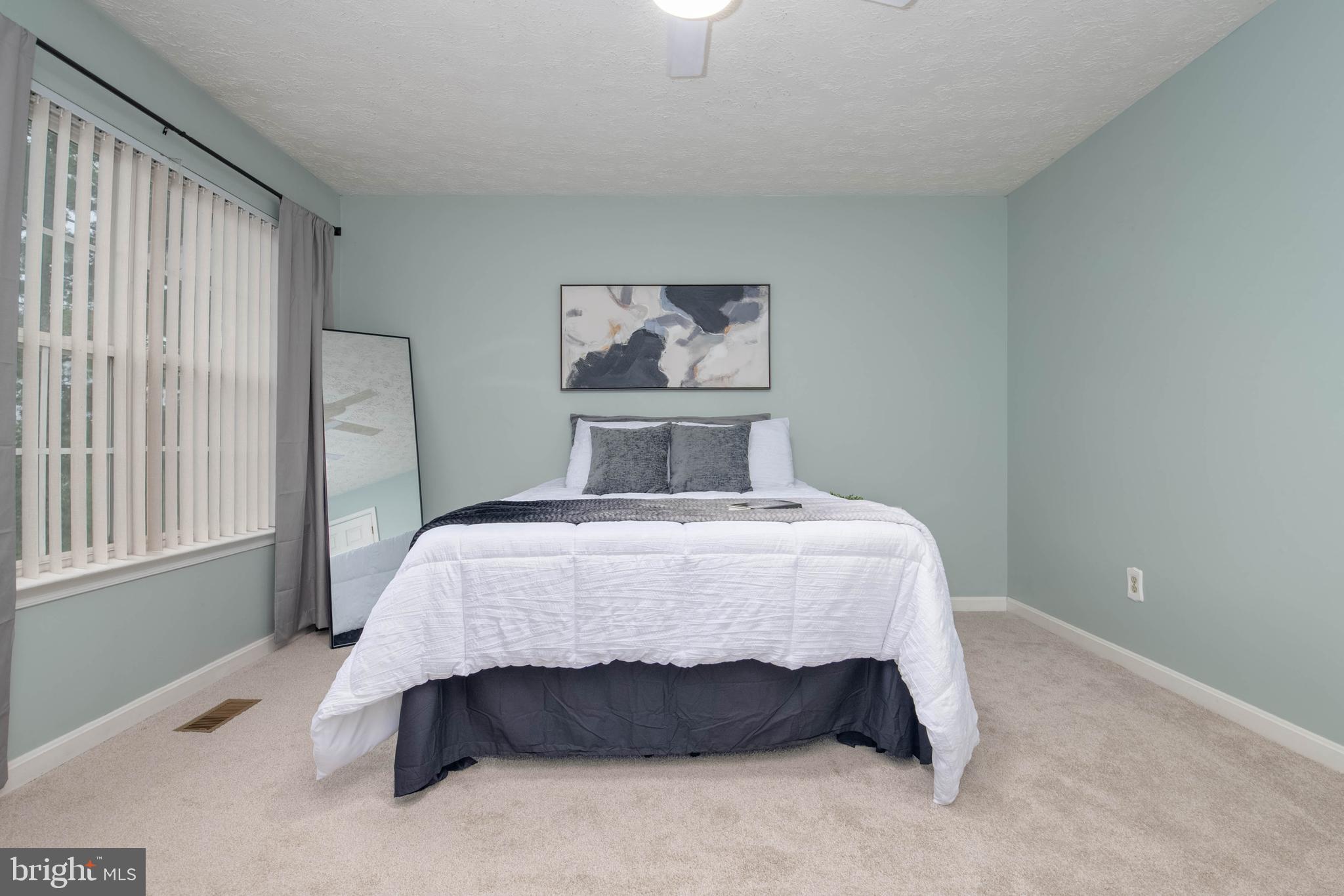 CONSTANT FRIENDSHIP - Residential