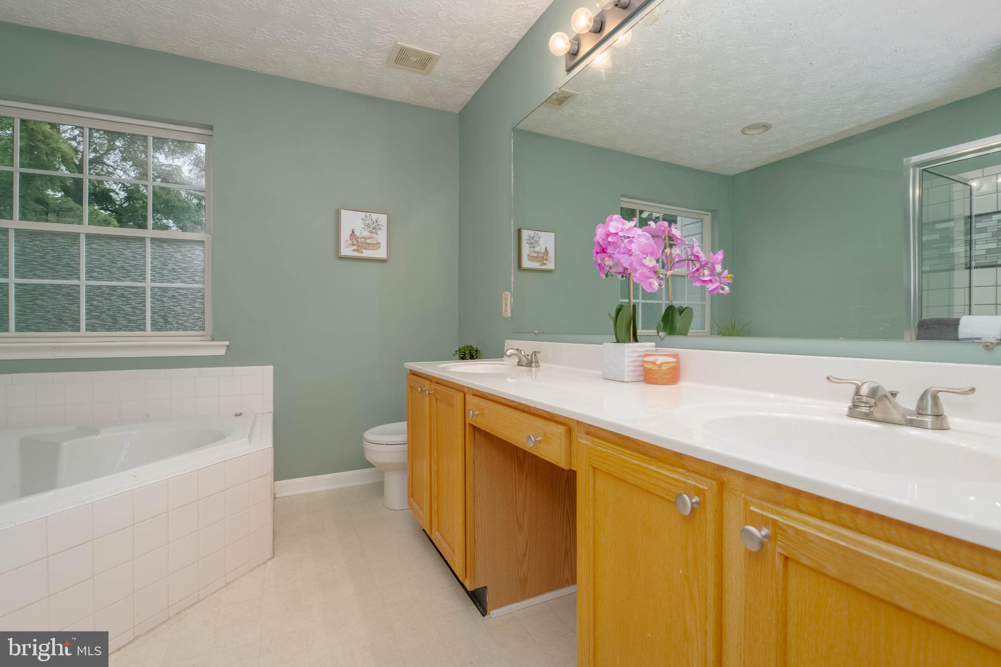 CONSTANT FRIENDSHIP - Residential