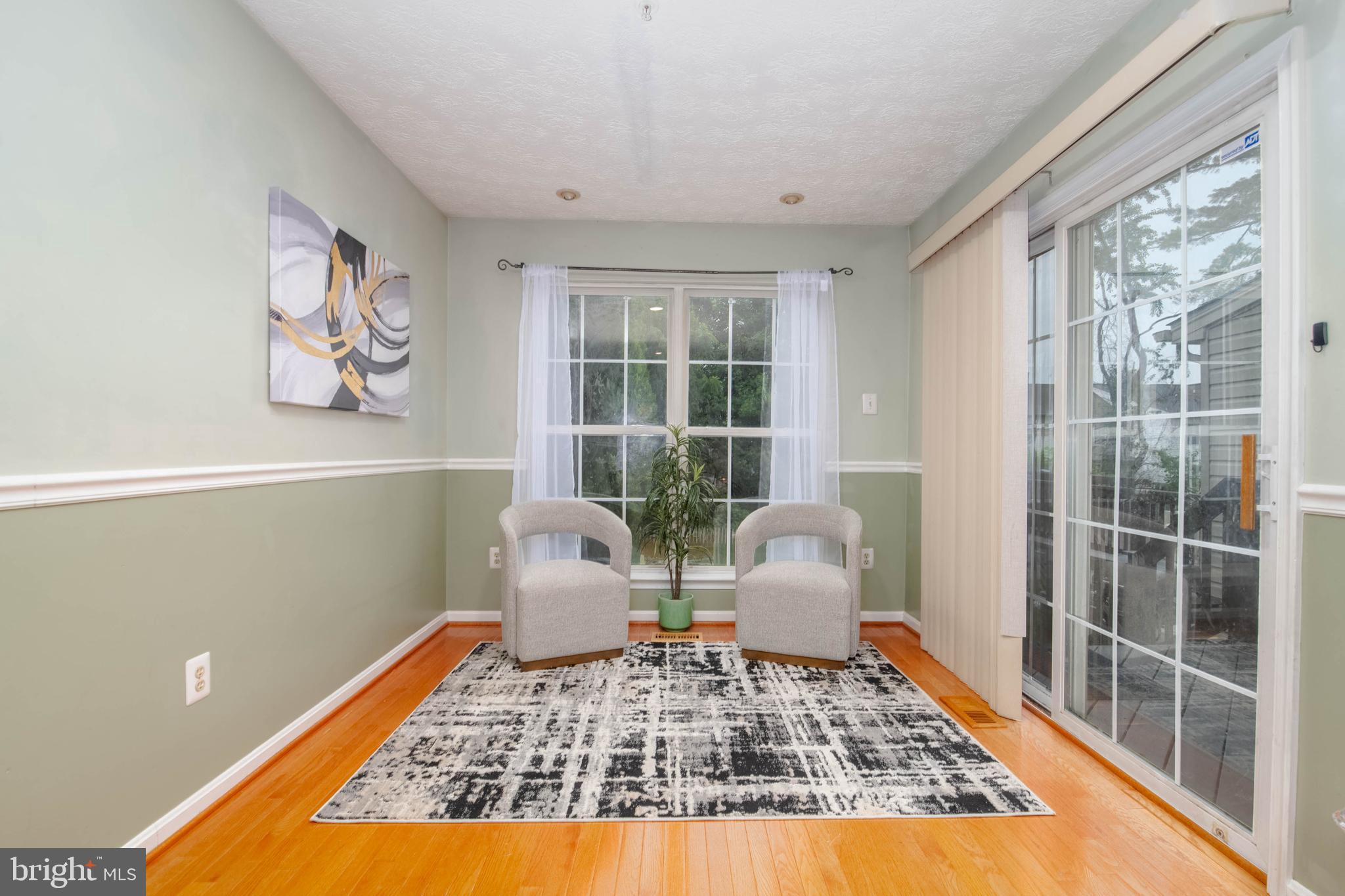 CONSTANT FRIENDSHIP - Residential