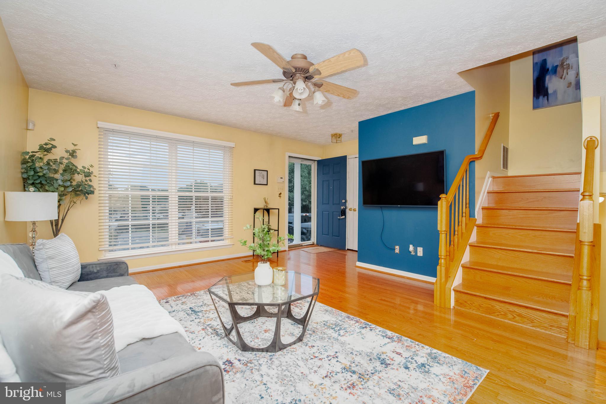 CONSTANT FRIENDSHIP - Residential