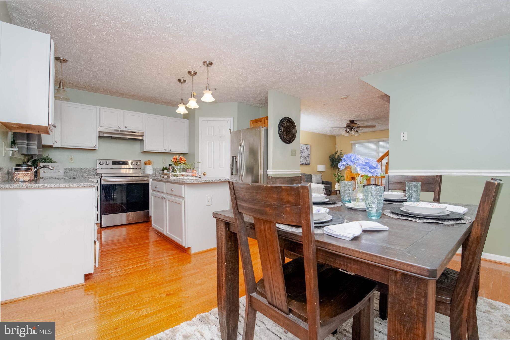 CONSTANT FRIENDSHIP - Residential