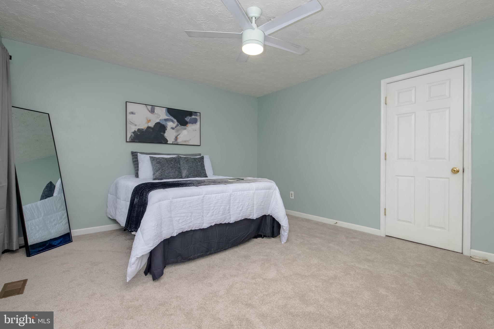 CONSTANT FRIENDSHIP - Residential