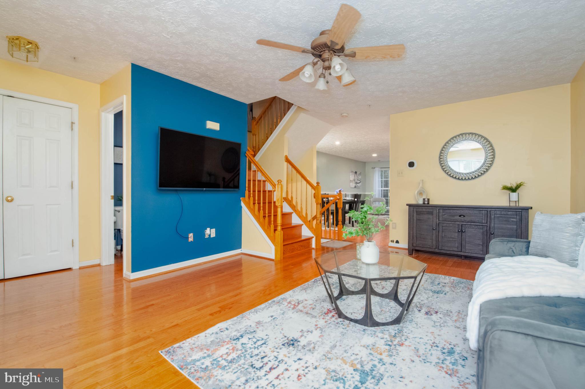 CONSTANT FRIENDSHIP - Residential