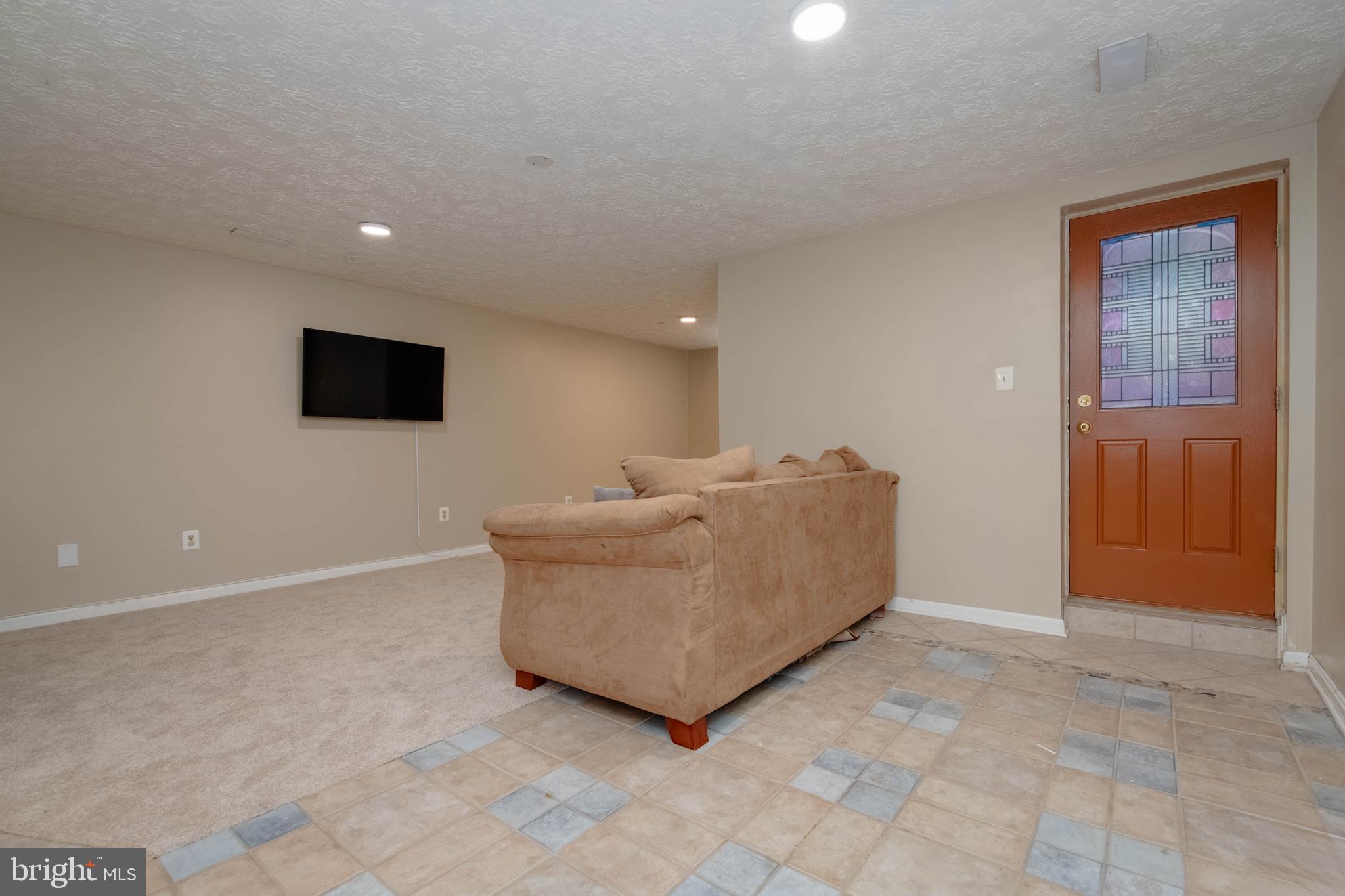 CONSTANT FRIENDSHIP - Residential