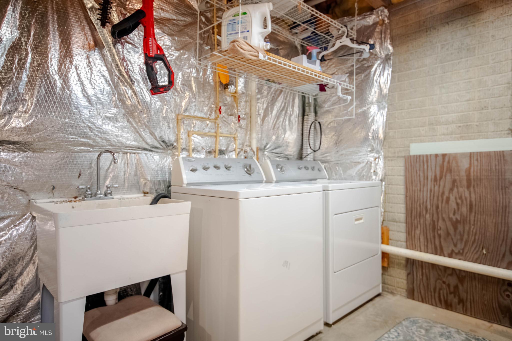 CONSTANT FRIENDSHIP - Residential