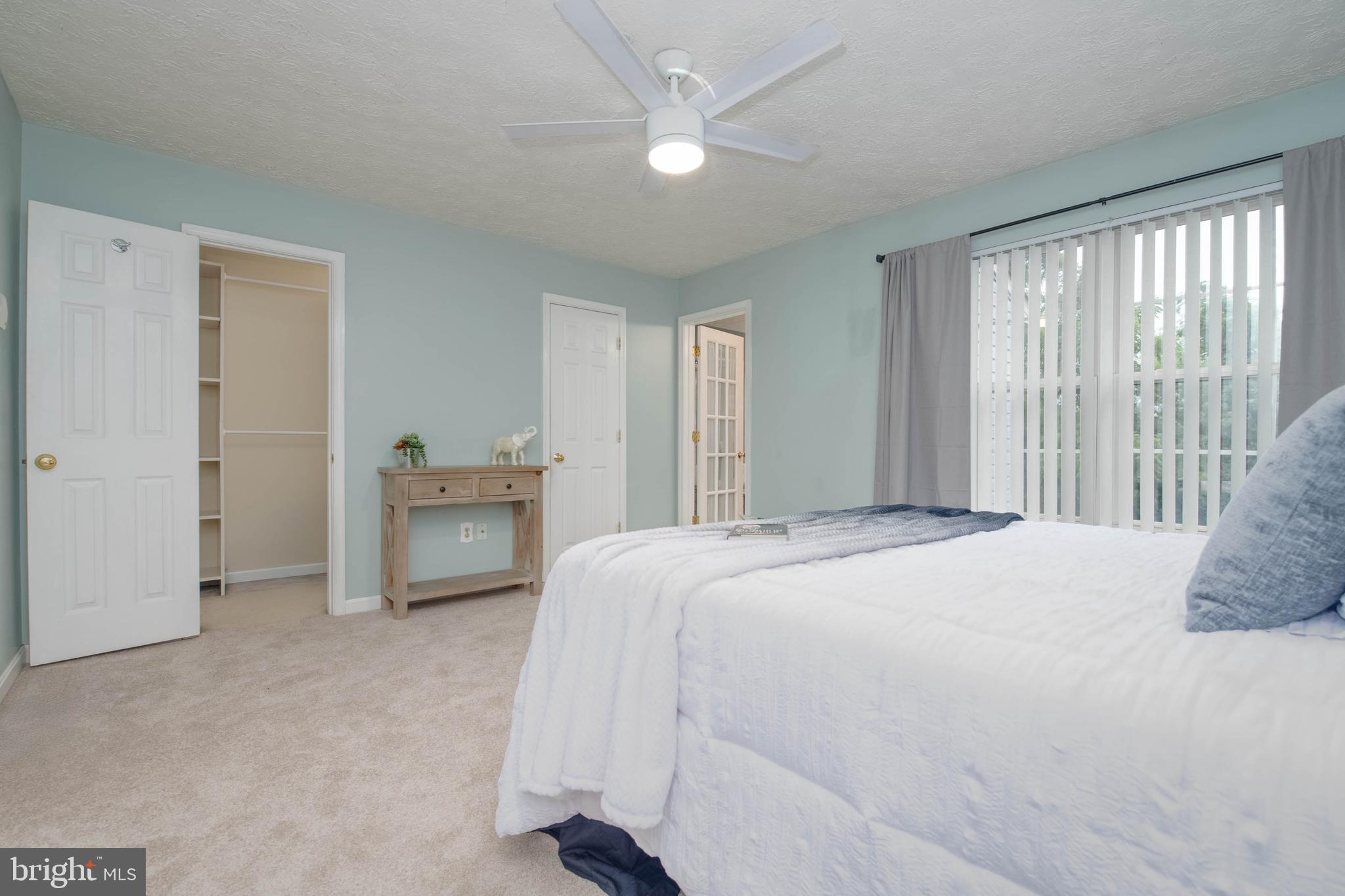 CONSTANT FRIENDSHIP - Residential