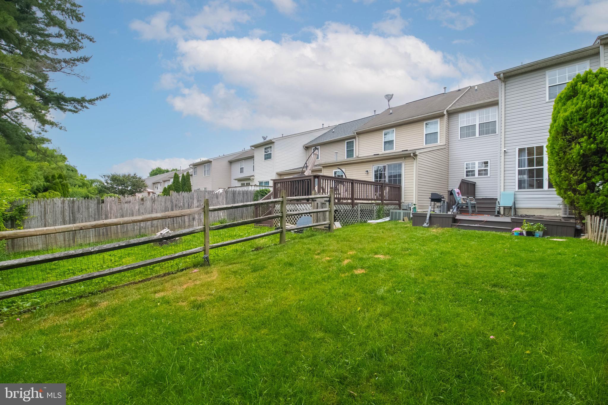 CONSTANT FRIENDSHIP - Residential