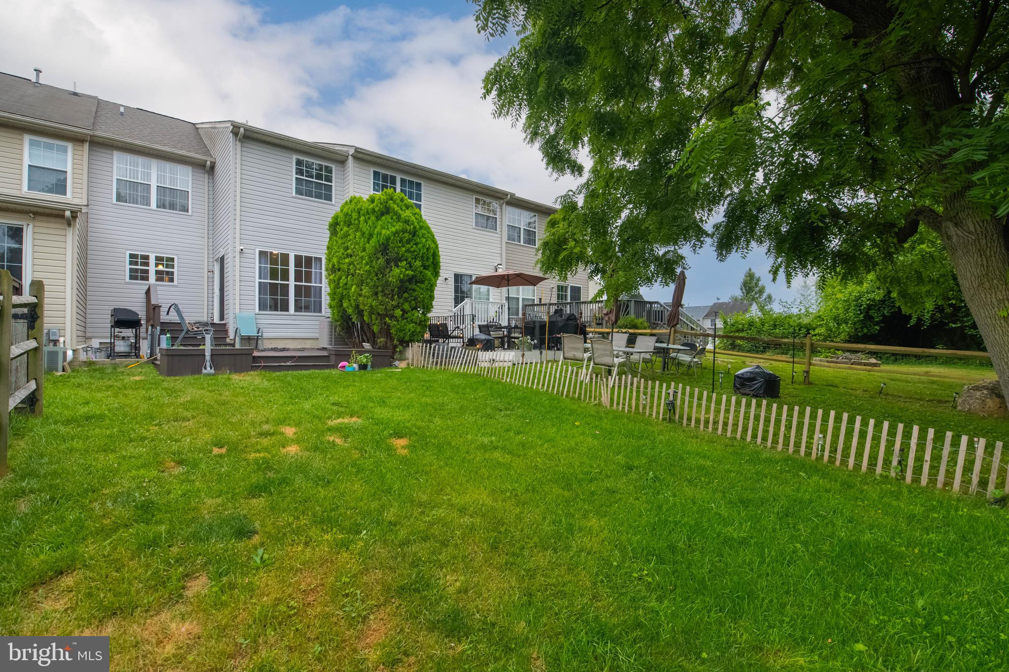 CONSTANT FRIENDSHIP - Residential