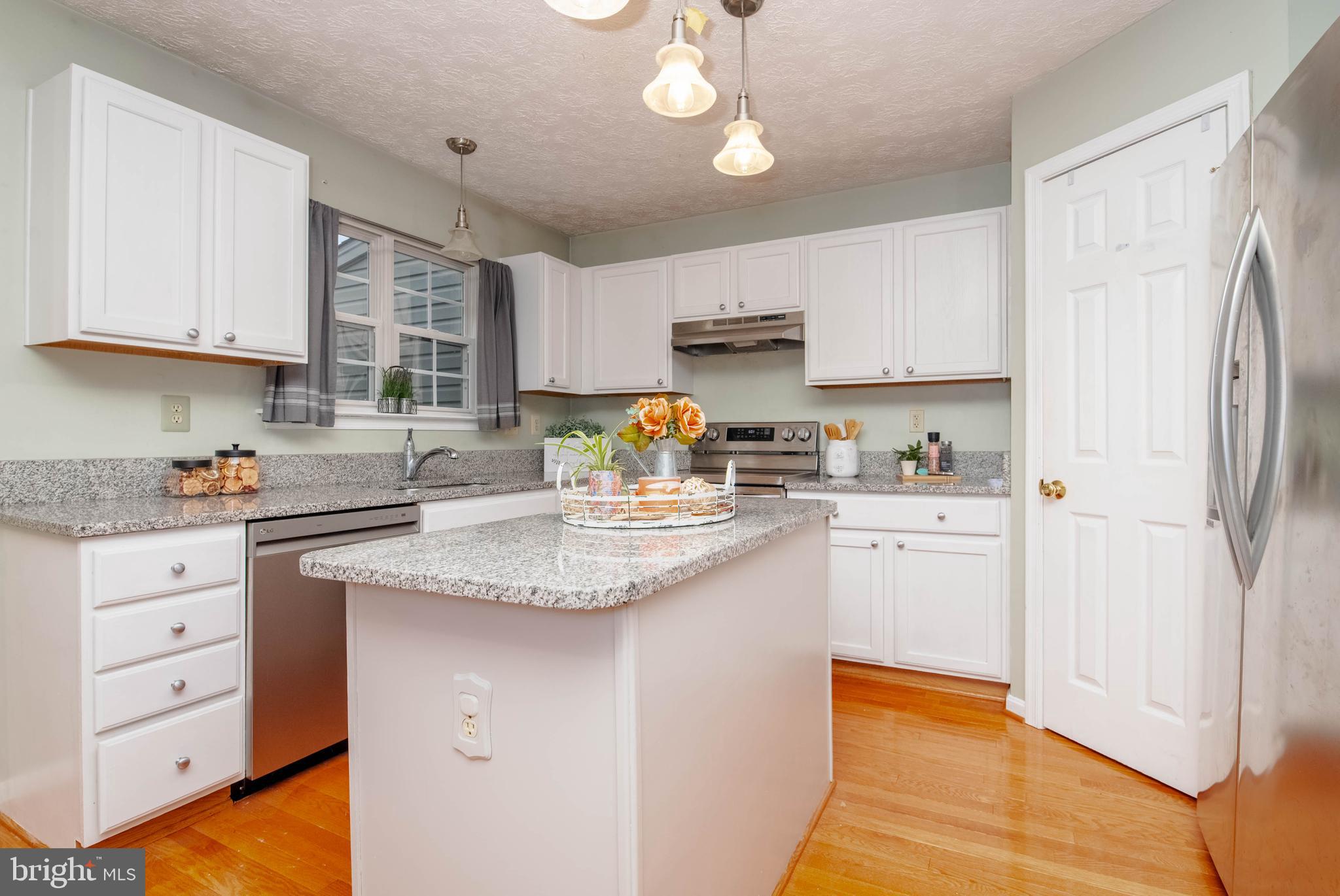 CONSTANT FRIENDSHIP - Residential