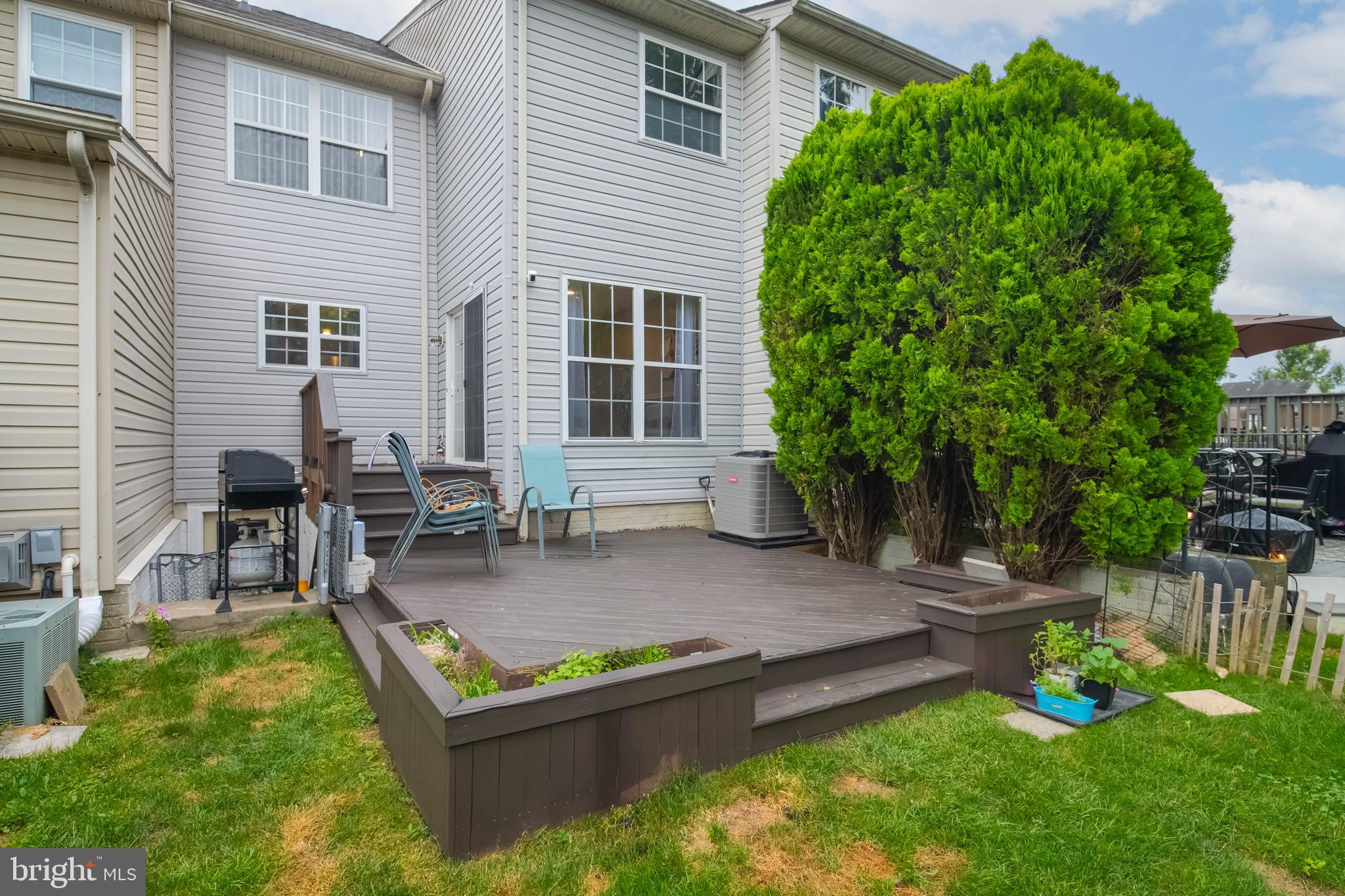 CONSTANT FRIENDSHIP - Residential