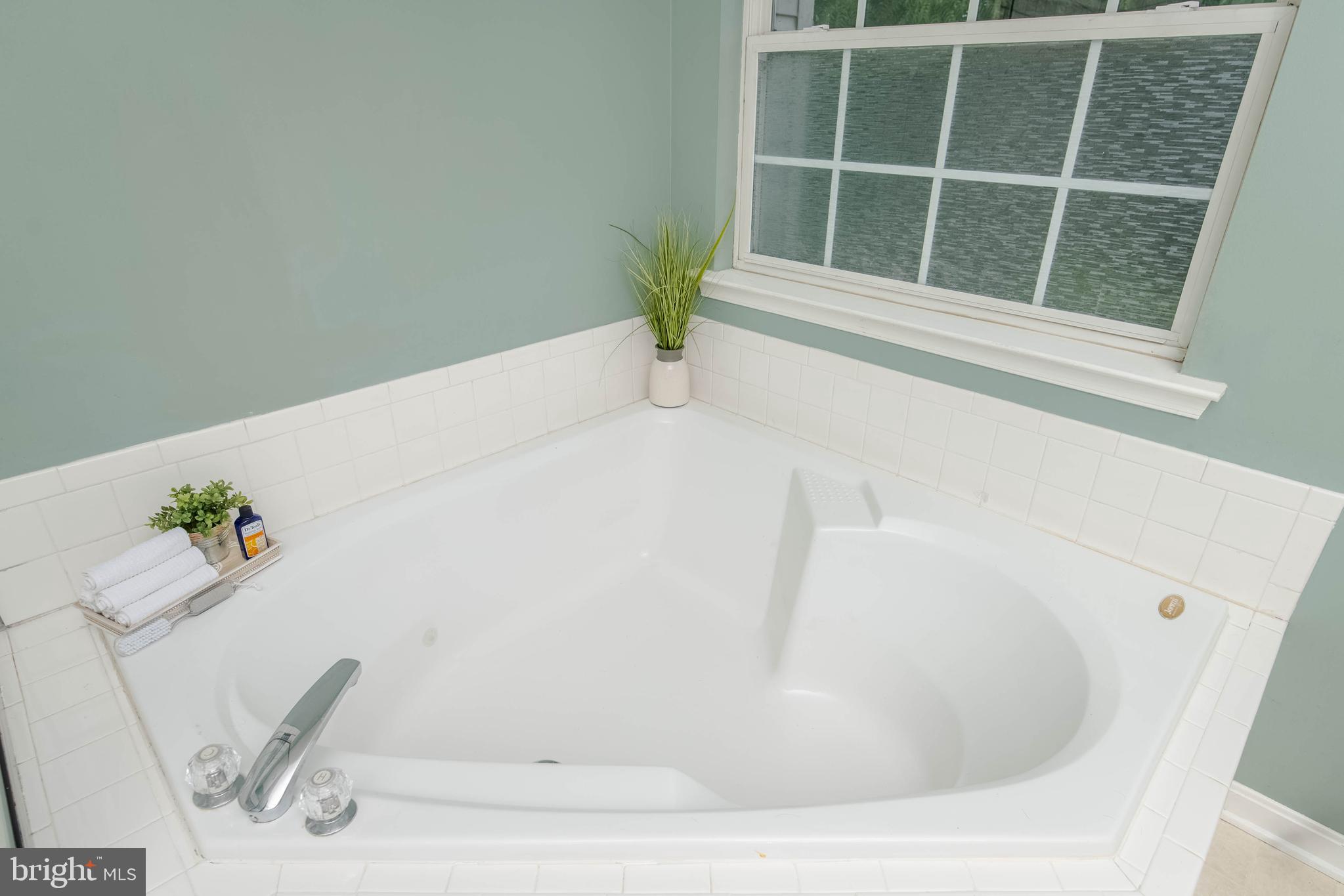 CONSTANT FRIENDSHIP - Residential