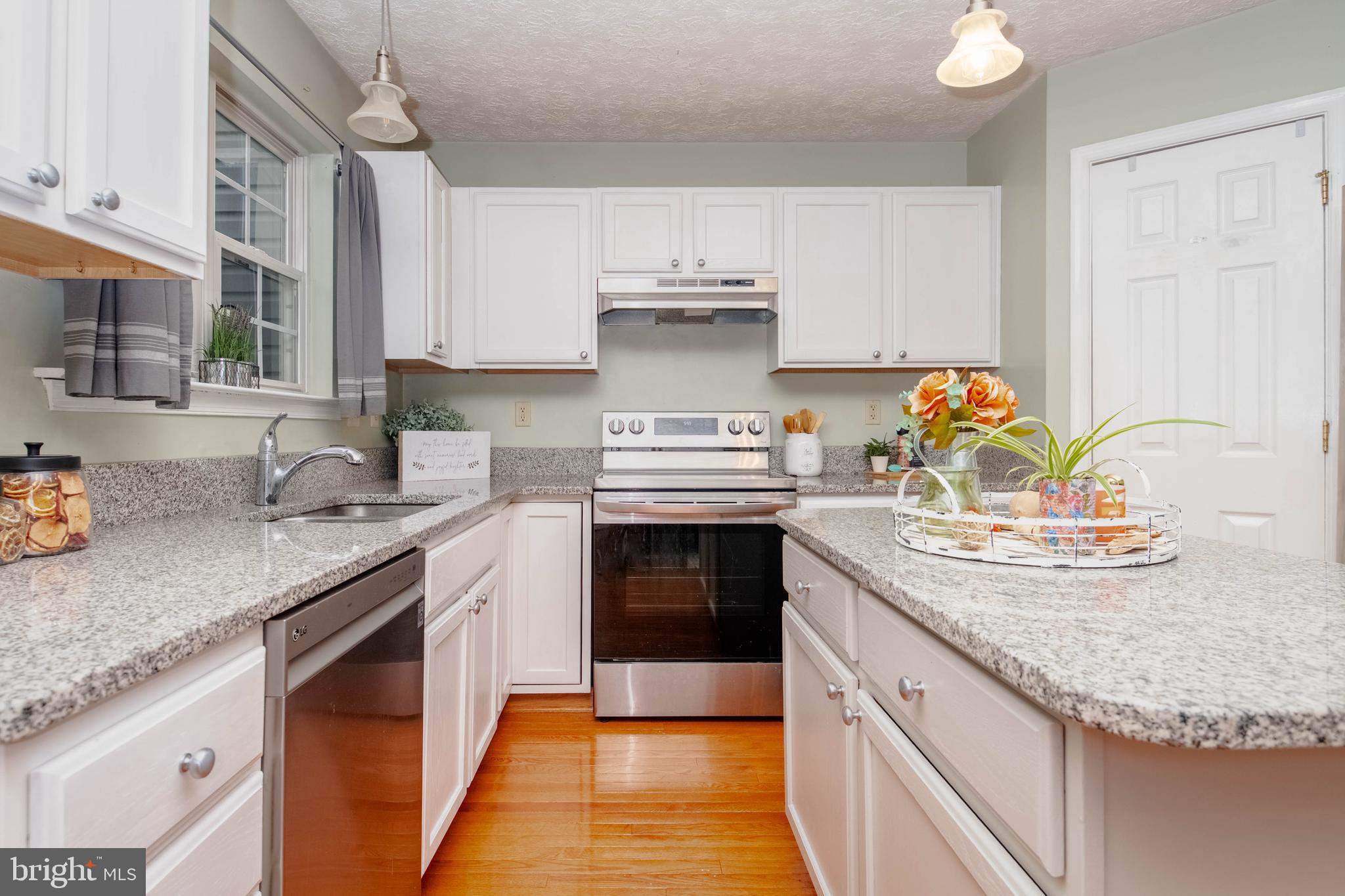 CONSTANT FRIENDSHIP - Residential