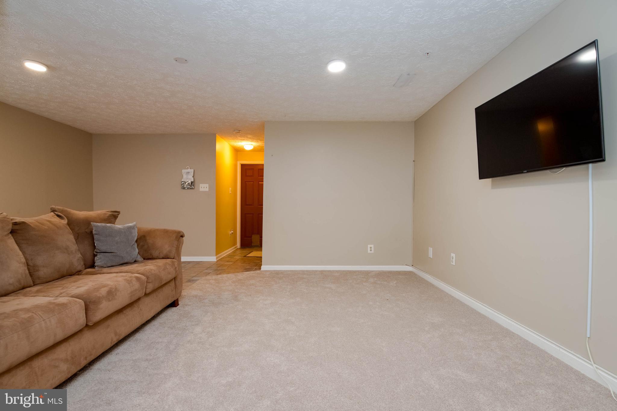 CONSTANT FRIENDSHIP - Residential