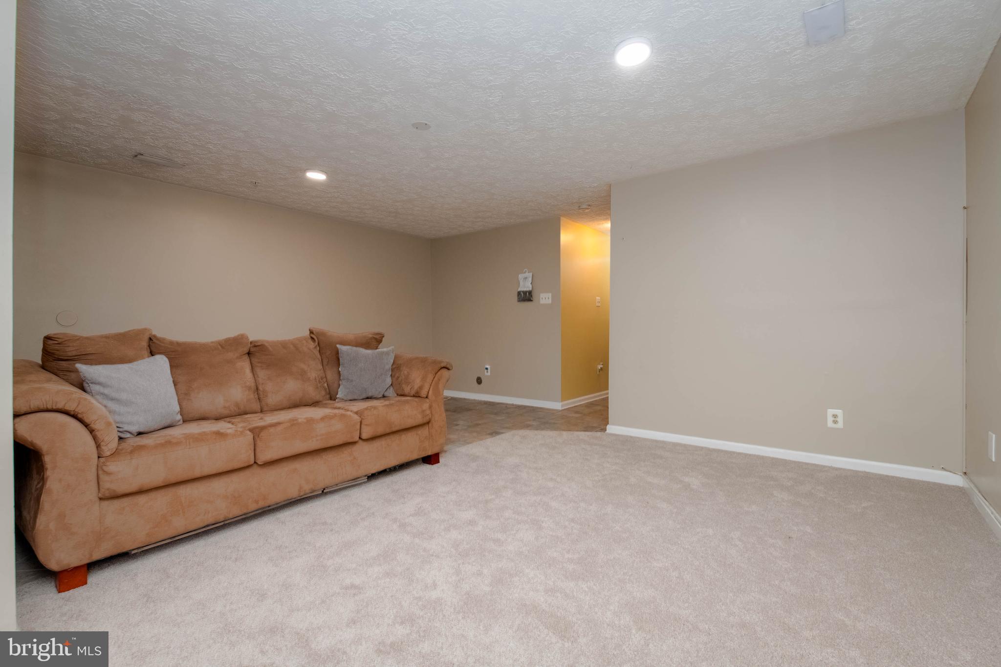 CONSTANT FRIENDSHIP - Residential