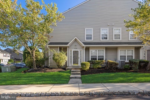 Condo For Sale - 5704 Essex Lane<br/> MOUNT LAUREL, NJ 08054