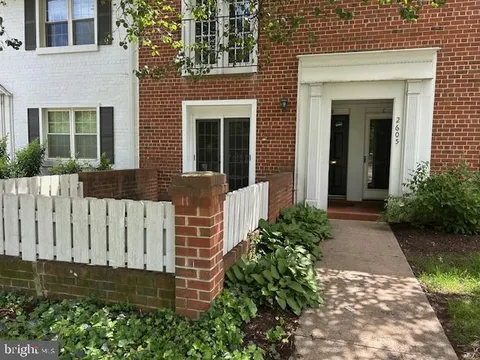 2605 South Walter Reed Drive Unit A, Arlington, VA MLS: VAAR2057172