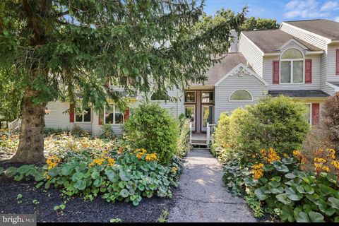 78 LAURELWOODS DRIVE LAKE HARMONY PA 18624