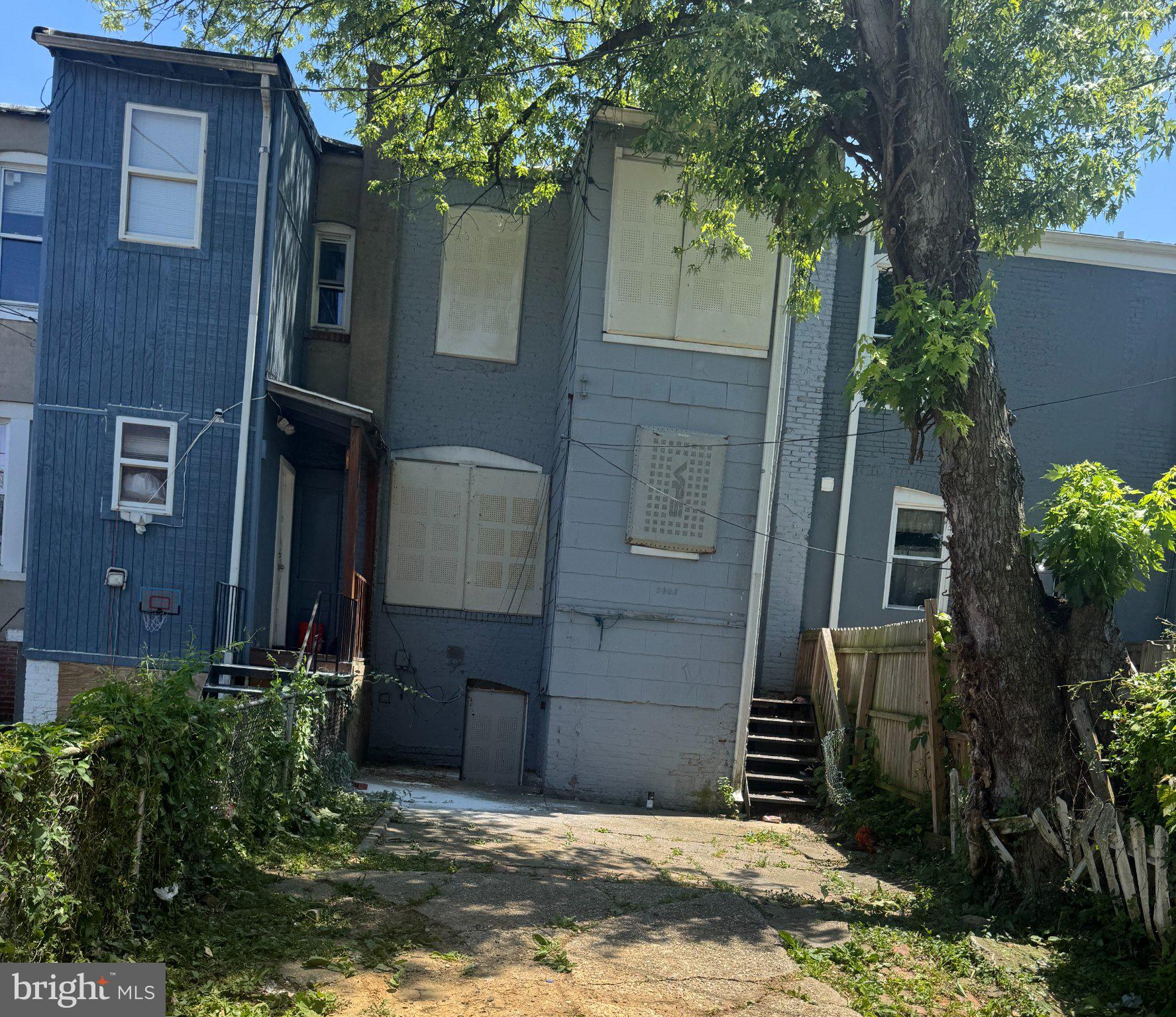3908 W GARRISON AVENUE